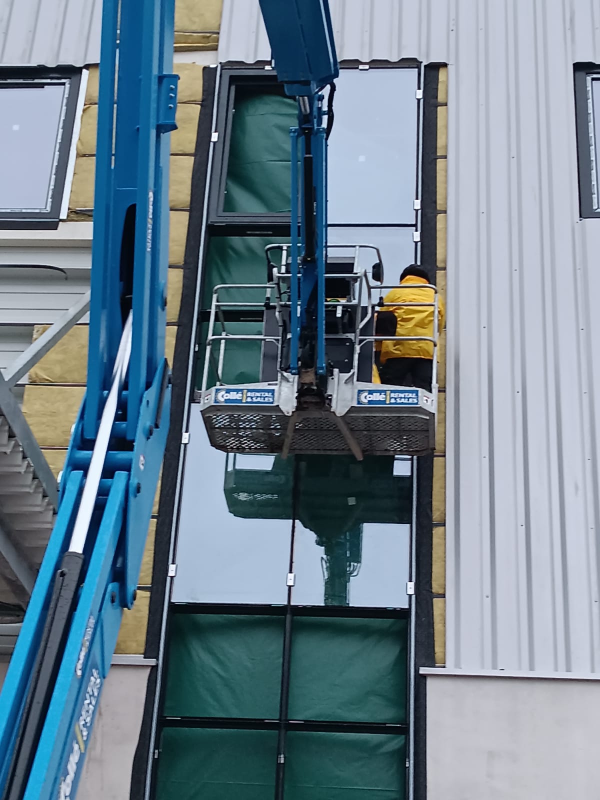Glass façade installation